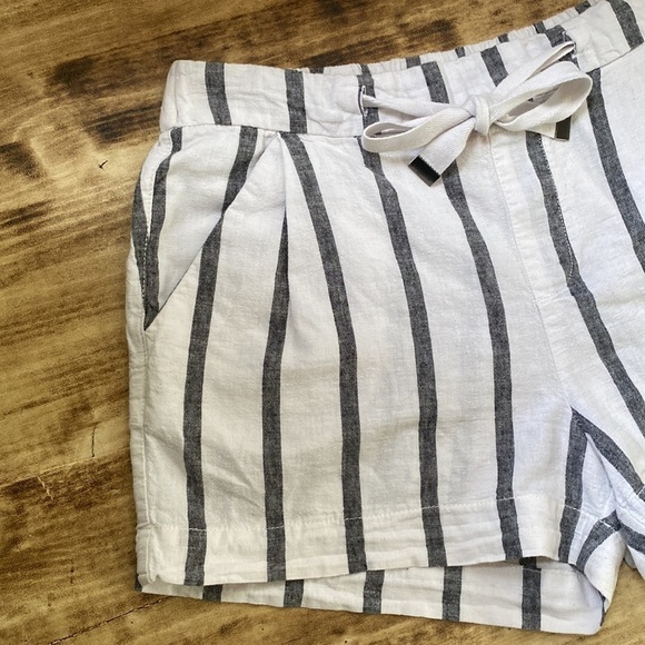 JOE Fresh Striped Cotton Linen Blend Shorts - Picture 4 of 7